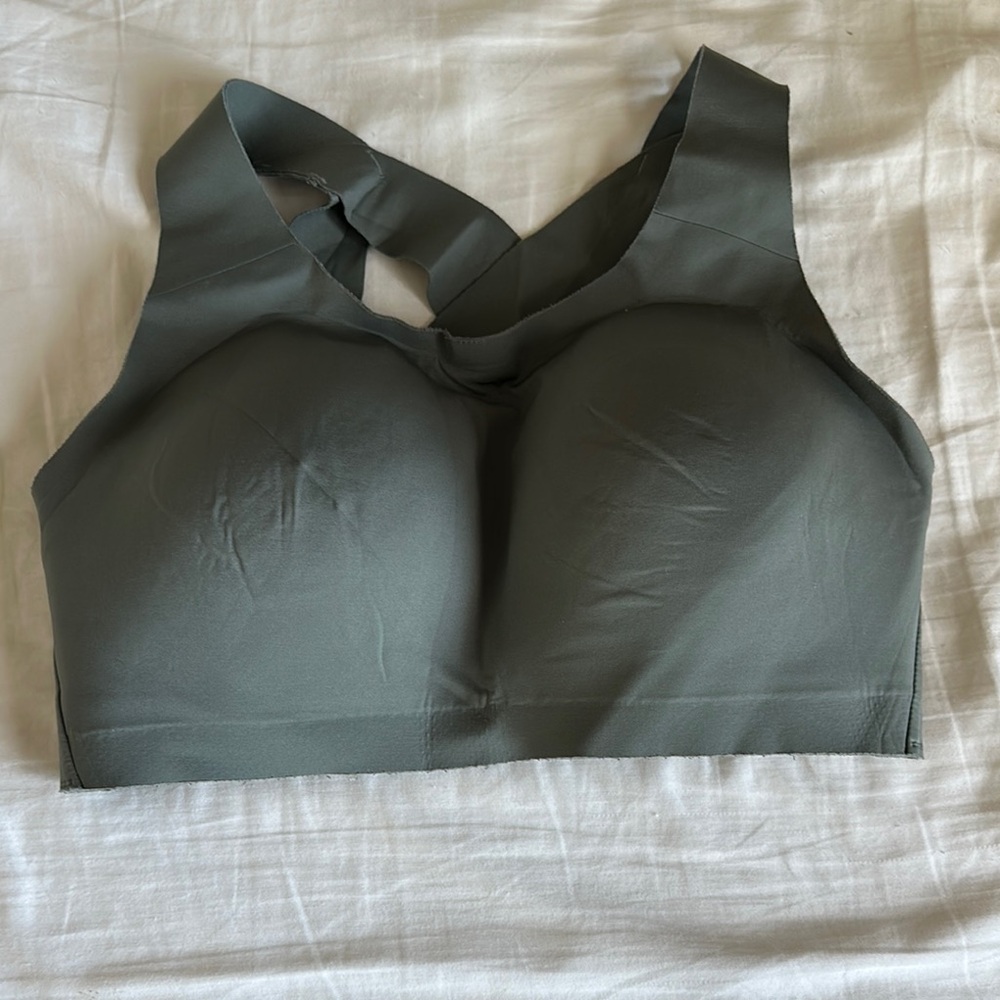 Lululemon enlite high support sports bra 34DD